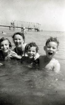 Rosa Rosenstein with her son Zwi Bar-David and her brother's daughters