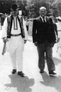 Abraham Schieber mit dem Bürgermeister von Vatra Dornei