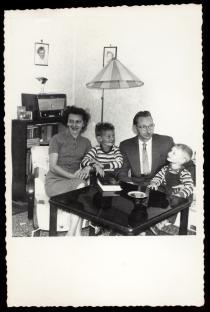 Max und Lilli Tauber mit ihren Söhnen Willi und Heinz