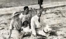 Albert und Vilma Smolka mit ihren Kindern Peter und Doris