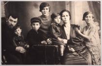 Liebe und David Kempler mit ihren Kindern Fanny, Gusti, Miriam, Isidor und Hillel