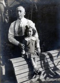 Aron Lanis mit seiner Tochter Rachelle
