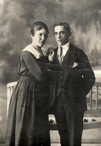 Engagement photo of Lora and Mair Benvinisti