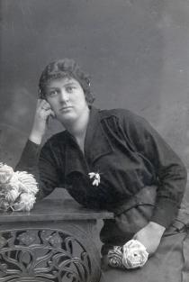 Eshua Almalech's mother Zelma Almalech as a young lady