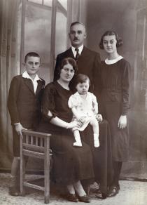 Eshua Almalech's family