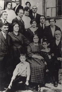 Leon Lazarov's family
