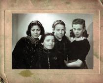 Mazal Asael with friends in 1939