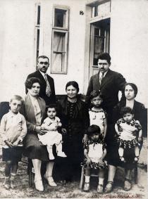 The family of Yako Lidgi