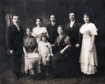 Mimi-Matilda Petkova's maternal relatives in California