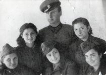 Mimi-Matilda Petkova with Jewish soldiers