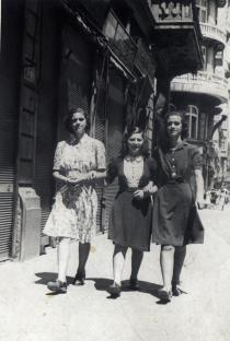 Roza Anzhel, Tsivi Nusan and Ester Galvy
