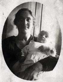 Jacquelen Behar with his mother Lenka Behar