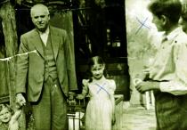 Vera Tomanic's  father Pavao Bluhm with granddaughter and Zuza, small protégées
