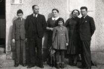 The brothers Rudolf Gal and Heinrich Goldberger with their families