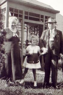 Eva Freyova with her grandparents Hermina Freyova and Julius Frey
