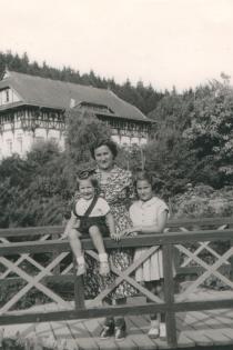Magdalena Seborova's aunt with her cousins