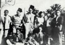 Leo Ginovker with sport team during Maccabiade games