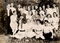Henrich Kurizkes and his schoolmates