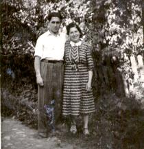 Henrich Kurizkes and his mother Revekka Kurizkes