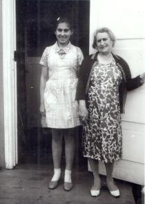 Ida Zakh and her granddaughter Ilona Avdeyeva