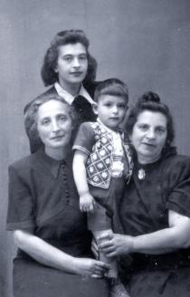 Ruth Strazh with her mother Esther Brodowski, mother-in-law Fanny Strazh and son Maxim
