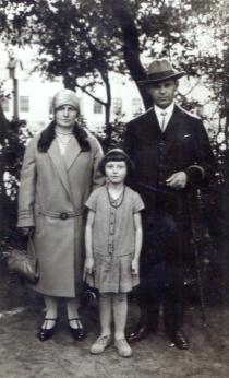 Siima Shkop with her parents Jacob and Rosa Shkop
