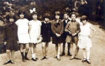 Siima Shkop with her classmates