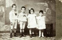 Vera Erak's mother Edith Bondy with her brothers and sister
