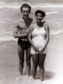 Jozsef Faludi and his first wife Mazal Faludi at the seaside