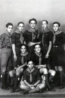Maurice Leon with members of Maccabi
