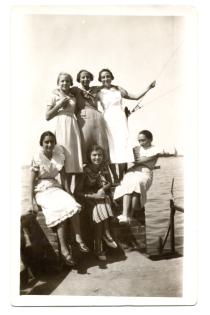 Renee Molho with her sister Matilde Dzivre and friends