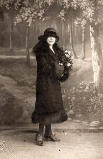 Hana Gasic's photo of a woman in black hat and coat posing for a portrait