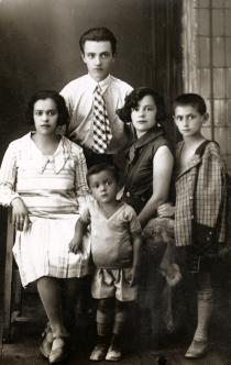 Hana Gasic's mother Flora Montiljo and her sister Ela Gjebic's family