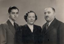 Hoffenreich Károlyné a fiával, Havas Györggyel és a férjével