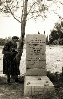 Gabor Paneth's aunt Margit Paneth at his uncle's grave