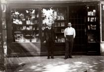Ignac Izsak and Jozsef Weisz in front of their stationer's shop