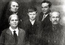Lidia  Korotina's grandmother Maria Abramovna Korotina, father Matvey   Korotin, grandfather Yefim (Haim) Korotin, and her grandfather's parents