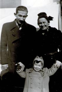 Klara Karpati with her second husband Aron Karpati and her daughter Agnes Gabriella Karpati