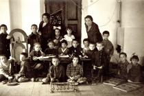 Zinaida Leibovich's mother ShprintsaeAltman in  kindergarten