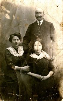 Roza Levenberg's mother, Mariam Berdichevskaya Levenberg, and her aunt and uncle Hanna Berdichevskaya Shteyn and Leonid Shteyn