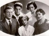 Lia German with her parents and siblings