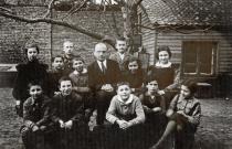 Fania Brantsovskaya with her schoolmates