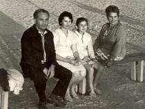 Feiga Tregerene with her husband David, daughter Chaya and a stranger