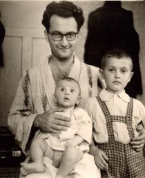 Isroel Lempertas with his sons David and Ilia