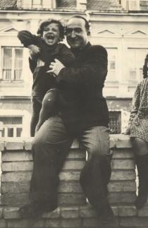Meishe Ushpits and his son Shmuel Ushpitsas