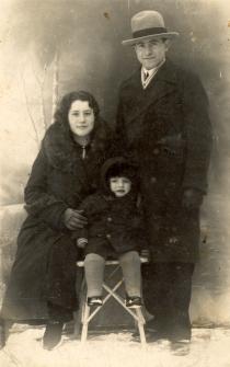 Yankl Dudakas with his mother Gitah Dudak and father Itzhak Dudak