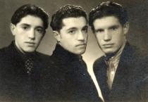 Yankl Dudakas and his brothers Simon and Mende