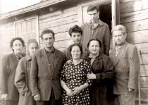 The family of Abram Kopelovich and that of his uncle Ierukhim Beskin  in Vitebsk