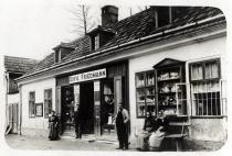 Lilli Tauber's uncle Isidor Friedmann in front of his shop in Prein