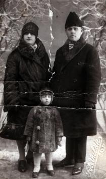 Yefim Tkach with his parents Mark and Nehama Tkach